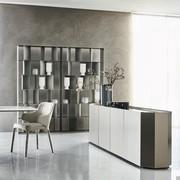 Credenza a centro stanza Chelsea di Cattelan con top in cristallo specchio