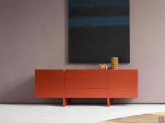 Credenza moderna laccata opaca Arrow, realizzabile anche con frontali e struttura in tinta unita