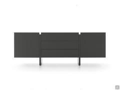 Credenza moderna Arrow in versione monocolore laccata opaca