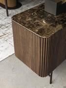 Credenza elegante in frassino Savannah con top in pietra marmo