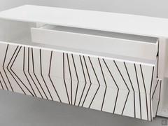 Vista degli interni della credenza Ramses h.82 cm - vani con ante battenti con un ripiano ciascuno e cestone superiore con cassetto interno opzionale