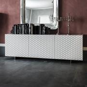 Credenza moderna con piedini in metallo Royalton di Cattelan