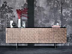 Credenza di design effetto spazzolato Arizona di Cattelan con struttura decorata con pennellate perpendicolari