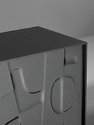 Credenza con ante in vetro stampato Image di Bonaldo con apertura push-pull