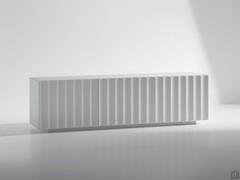 Credenza Dorian proposta anche con base a zoccolo laccato opaco bianco