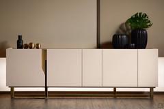 Credenza a 4 ante battenti Mirage di Cantori con basamento in bronzo patinato