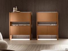 Credenza di design laccata lucida Manila nella versione madia alta, qui proposta laccata opaca in finitura AL87 Cuoio