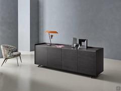 Credenza Columbus Low nel modello con quattro ante