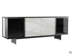 Credenza elegante con ante in gres e vetro Aira - Visibile il dettaglio del profilo esterno della struttura lavorato a 45°.