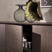 Particolare mobile buffet in legno Genius