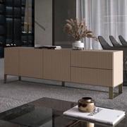 Credenza Oyster nella versione bassa con 3 ante e 2 cassetti