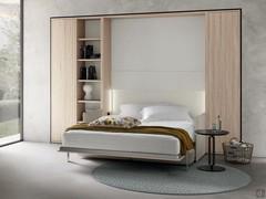 Divano Holdem abbinato al letto trasformabile con luci LED