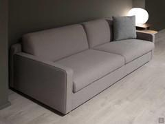 Divano letto Julian cm 234 con apertura trasversale per ospitare un materasso cm 160 x 190