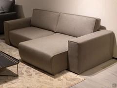 Divano Attitude lineare con seduta estraibile uso chaise longue