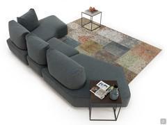 Particolare del divano sagomato con chaise longue Prisma Rock