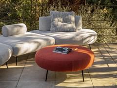 Divano moderno con schienali mobili Island con pouf rotondo