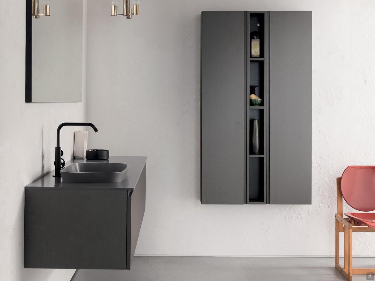 Colonna bagno moderna Atlantic con anta a tutta altezza unita a una mensola slim contenitore Atlantic / Frame (impiegabile anche in verticale, come nel caso in foto)