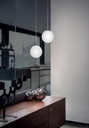 Lampada moderna a forma di palla OH! di Linea Light in versione a sospensione luce singola