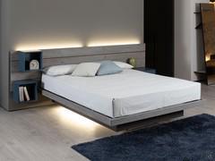 Letto sospeso con boiserie Overfly con giroletto e testiera in legno