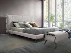 Letto elegante con contenitore Cuff di Bonaldo, con rivestimento personalizzabile in tessuto, similpelle o pelle