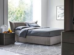 Letto tessile di design Panama con testiera imbottita curvata e avvolgente