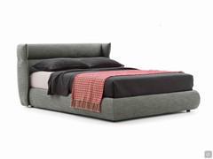 Letto di design con testiera avvolgente Destin, disponibile in due dimensioni: matrimoniale standard oppure king size