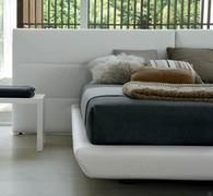 Vista frontale letto Oliver con giroletto cm h.17