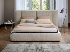 Letto matrimoniale con testiera soffice Youniverse di Bonaldo in quattro dimensioni, dal queen size fino al super king size