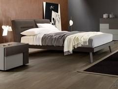 Letto dallo stile trasversale e versatile, Austin può adattarsi a qualsiasi stile d'arredamento