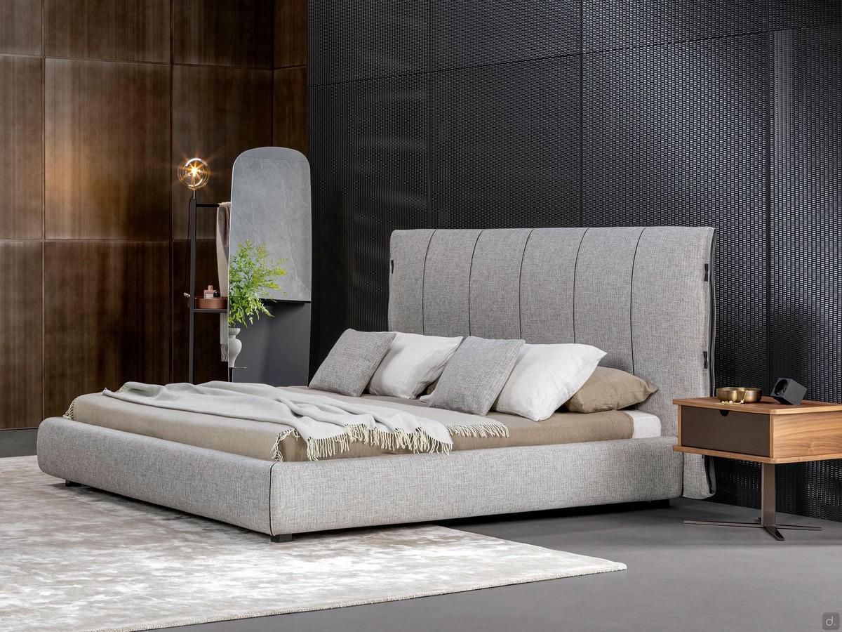 Letto elegante con contenitore Cuff di Bonaldo, con testiera a trapuntatura verticale e inserti laterali in pelle