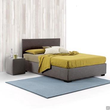 Letto imbottito compatto More&Plus in versione matrimoniale con testiera liscia