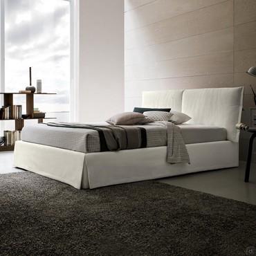 Letto imbottito minimal con gonna Degu dal design moderno e lineare