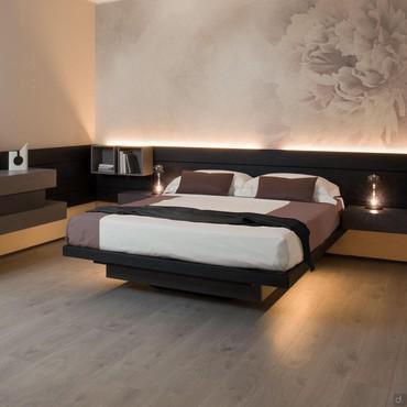 Letto sospeso con boiserie Overfly con giroletto e testiera in legno