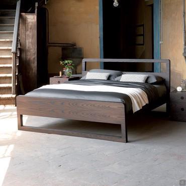 Letto minimal con struttura in legno Feeling