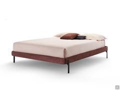 Letto sospeso sommier Osaka con giroletto sottile h.10 cm con piedini mod.U in metallo titanio h.20 cm