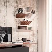 Mensola di design triangolare Pendola, disponibile in diverse finiture 