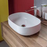 Particolare del lavabo tuttofuori Cognac 55 in ceramica bianco lucido