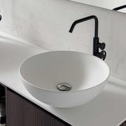 Particolare del lavabo tuttofuori rotondo Roma con piano in tekor bianco opaco