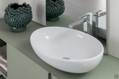 Dettaglio lavabo tuttofuori Softly in ceramica bianco lucido