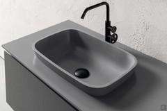 Dettaglio del lavabo ad incasso soprapiano Faber 50 in Corian deep cloud