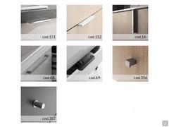 Panoramica delle maniglie disponibili per la composizione lavanderia L03. Alcune maniglie sono disponibili con finiture o posizionamenti alternativi, selezionabili direttamente dal Configuratore