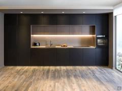 Cucina lineare nera moderna Plan 03