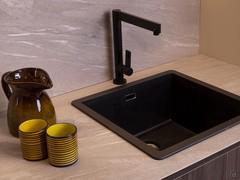 Lavello Brooklyn Schock in Cristalite® nero assoluto con miscelatore Aquamill abbinato