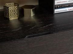 Dettaglio dell'incavo superiore in legno rovere vissuto E27 Carbon