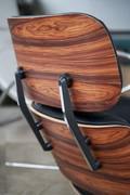 Poltrona Eames, replica ispirata al design di Charles Eames, in pelle e legno