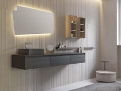 Bagno degli ospiti con mobile sospeso, lavabo in Corian Antracite, pensili a giorno