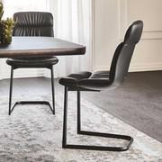 Sedia cantilever Kelly di Cattelan in pelle