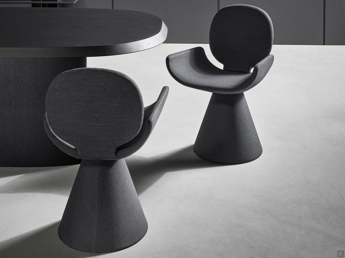 Sedia ergonomica di design Youpi di Bonaldo con base conica interamente rivestita in tinta a seduta e schienale