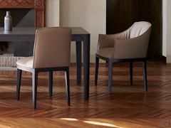 Poltroncina imbottita Blossom anche nella versione sedia, con la stessa base in legno massello ma senza l'ingombro dei braccioli