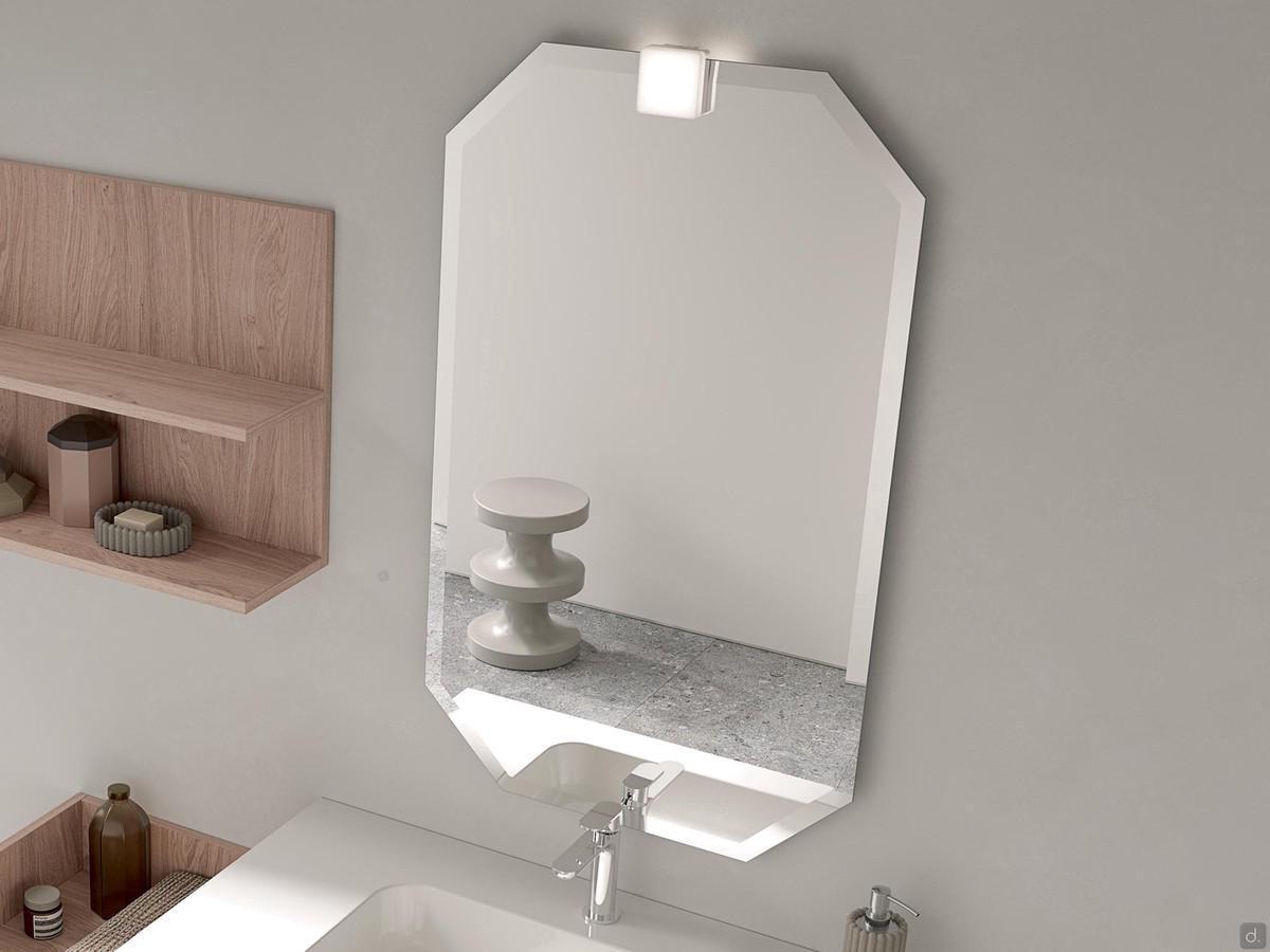 Specchio da bagno ottagonale Borea nella versione rettangolare più alta che larga. Disponibile in diverse dimensioni, tutte con bordo bisellato. In foto il faretto Tile